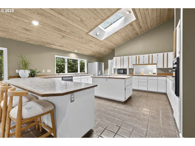 $1,495,000 | 1993 Fircrest Drive, Eugene, OR 97403