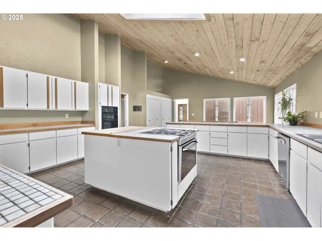 $1,495,000 | 1993 Fircrest Drive, Eugene, OR 97403