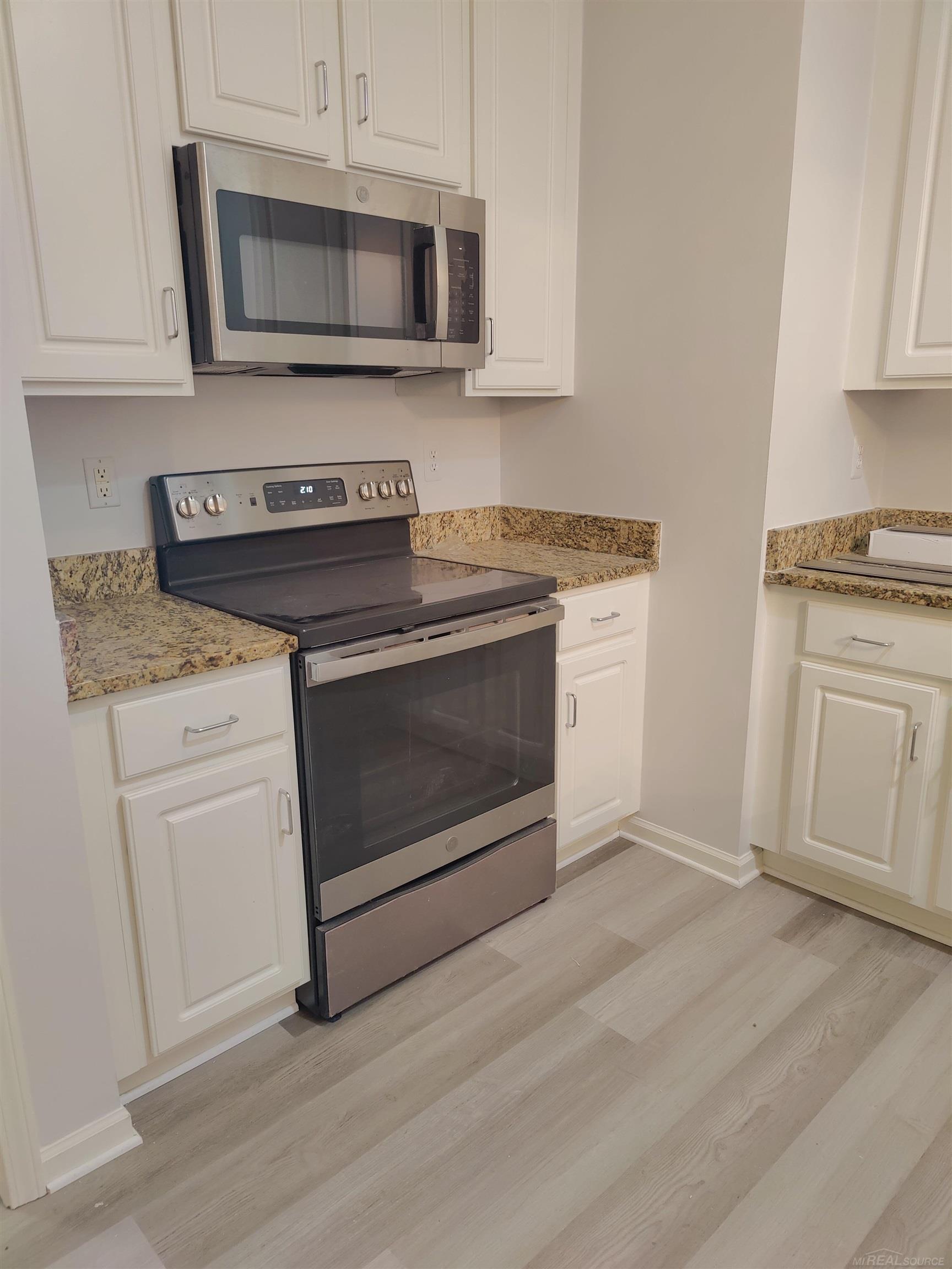 25768 North Maritime Road Harrison Township, MI 48045 - Photo 2 of 10