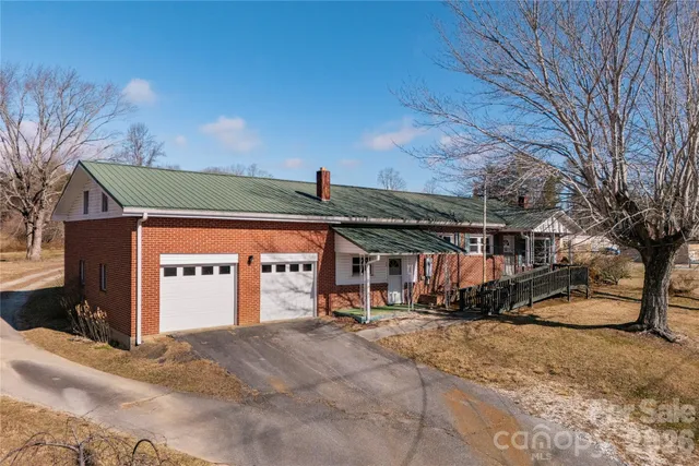 $499,900 | 22 Madrid Lane, Hendersonville, NC 28792