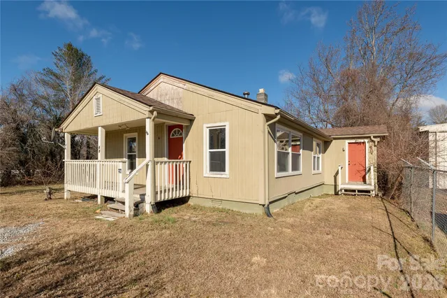 $499,900 | 22 Madrid Lane, Hendersonville, NC 28792