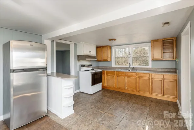 $499,900 | 22 Madrid Lane, Hendersonville, NC 28792