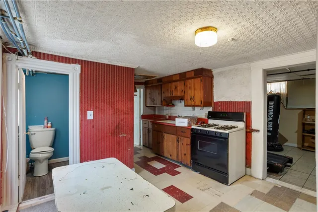 $499,900 | 63 Lincoln Avenue, Cranston, RI 02920