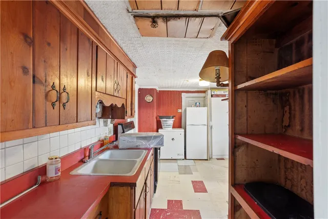 $499,900 | 63 Lincoln Avenue, Cranston, RI 02920