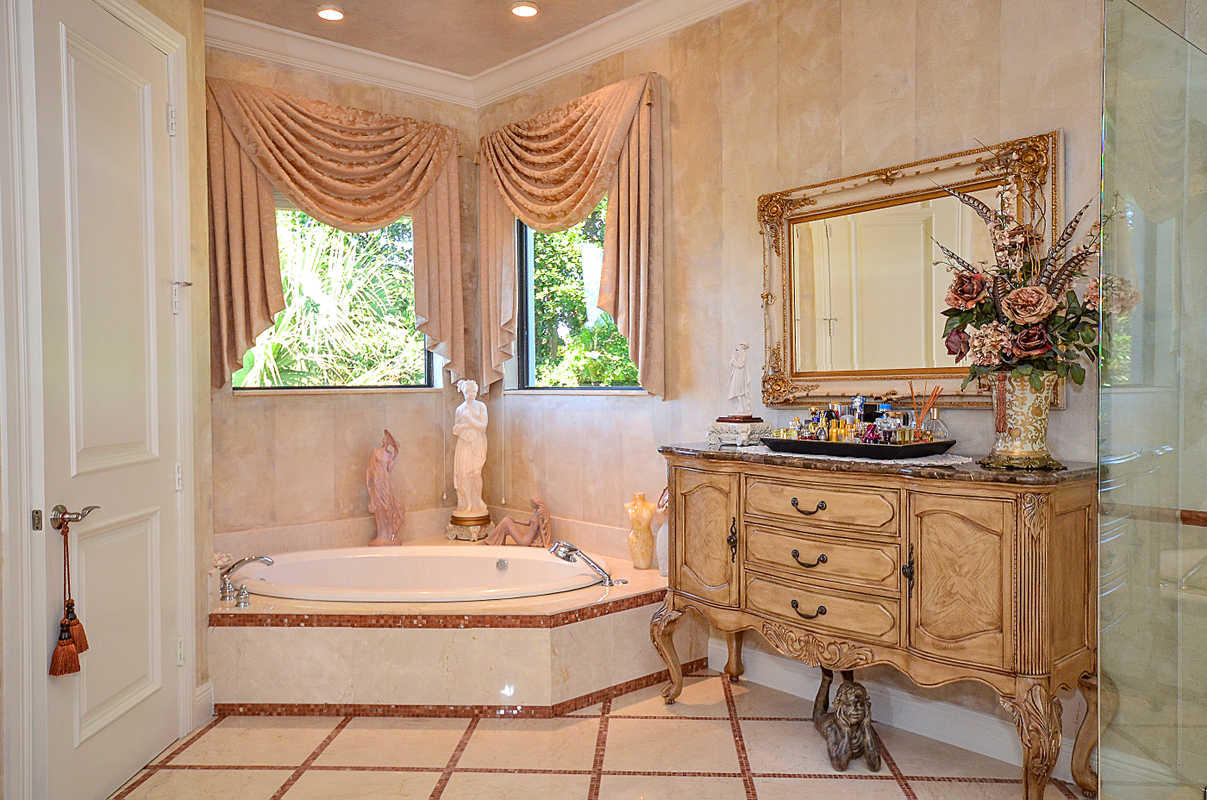 455 Northeast Olive Way Boca Raton, FL 33432 - Photo 16 of 35 Master Bathroom hers