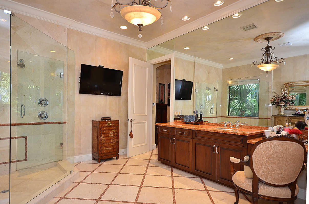 455 Northeast Olive Way Boca Raton, FL 33432 - Photo 17 of 35 Master Bathroom hers