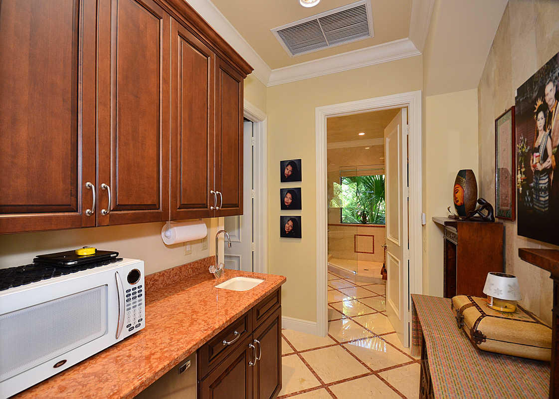 455 Northeast Olive Way Boca Raton, FL 33432 - Photo 19 of 35 Master Bedroom wet bar