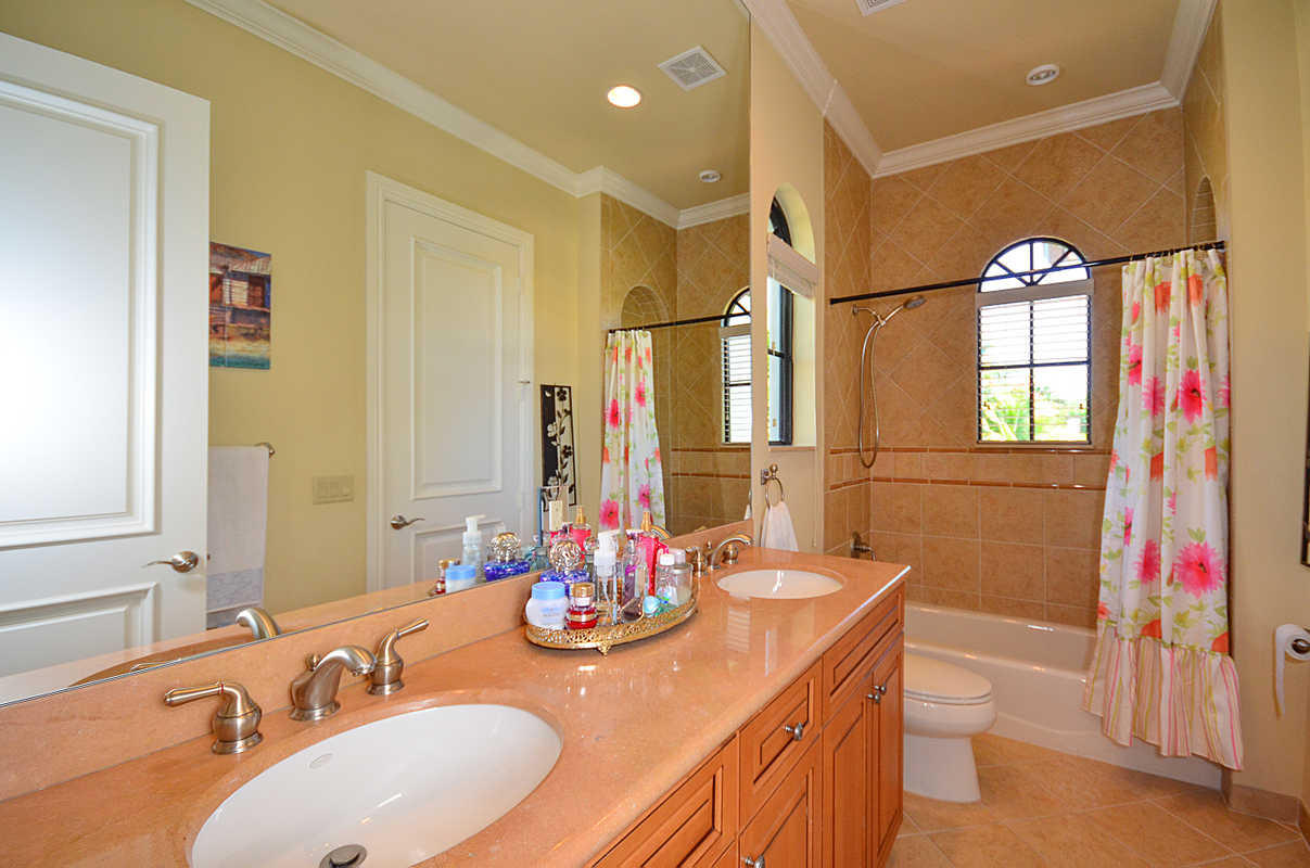 455 Northeast Olive Way Boca Raton, FL 33432 - Photo 24 of 35 Bathroom # 3