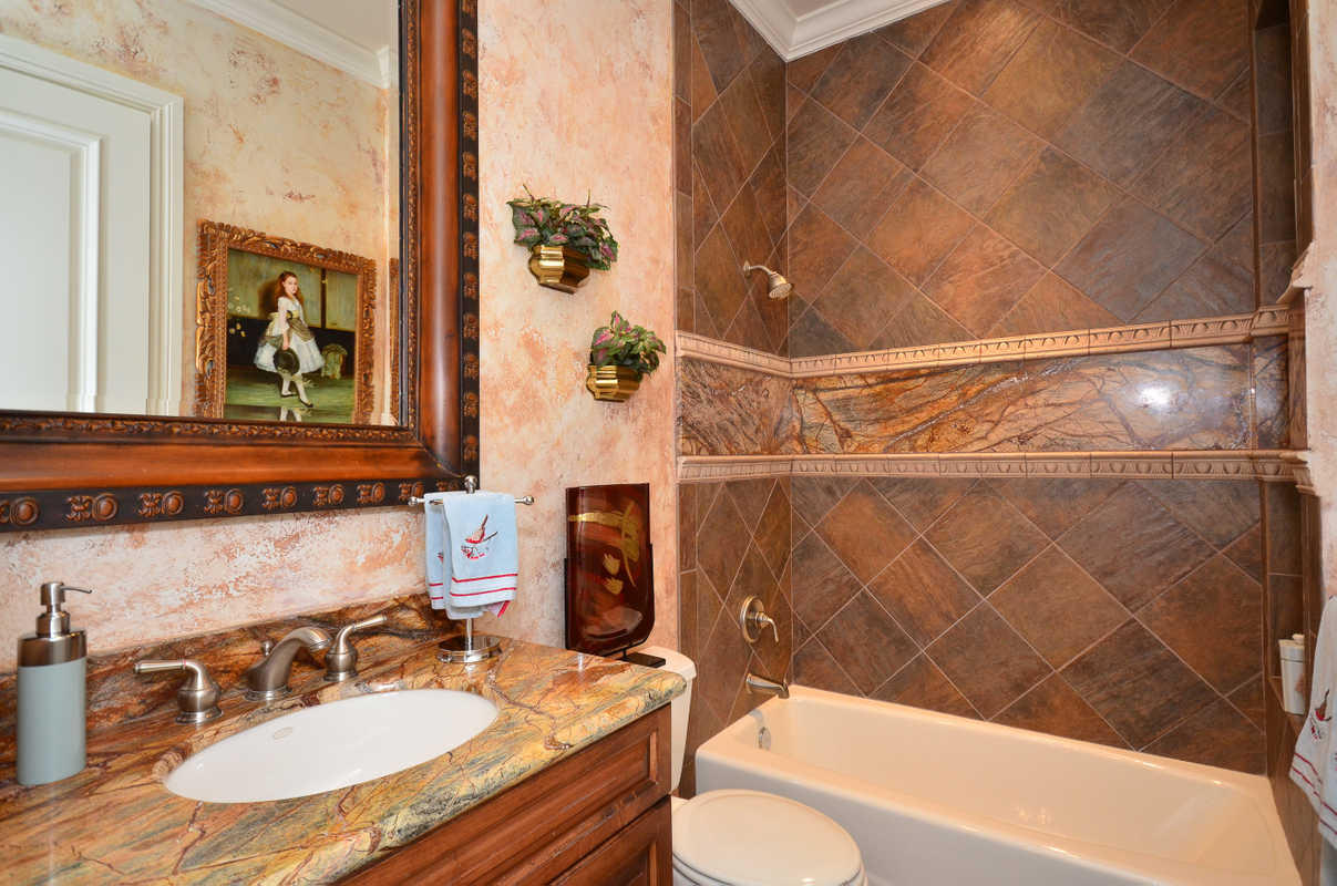 455 Northeast Olive Way Boca Raton, FL 33432 - Photo 25 of 35 Bathroom # 4
