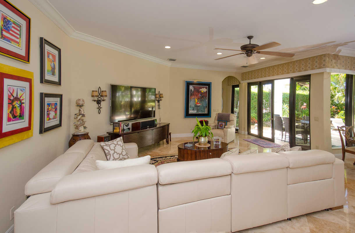 455 Northeast Olive Way Boca Raton, FL 33432 - Photo 7 of 35 Family room