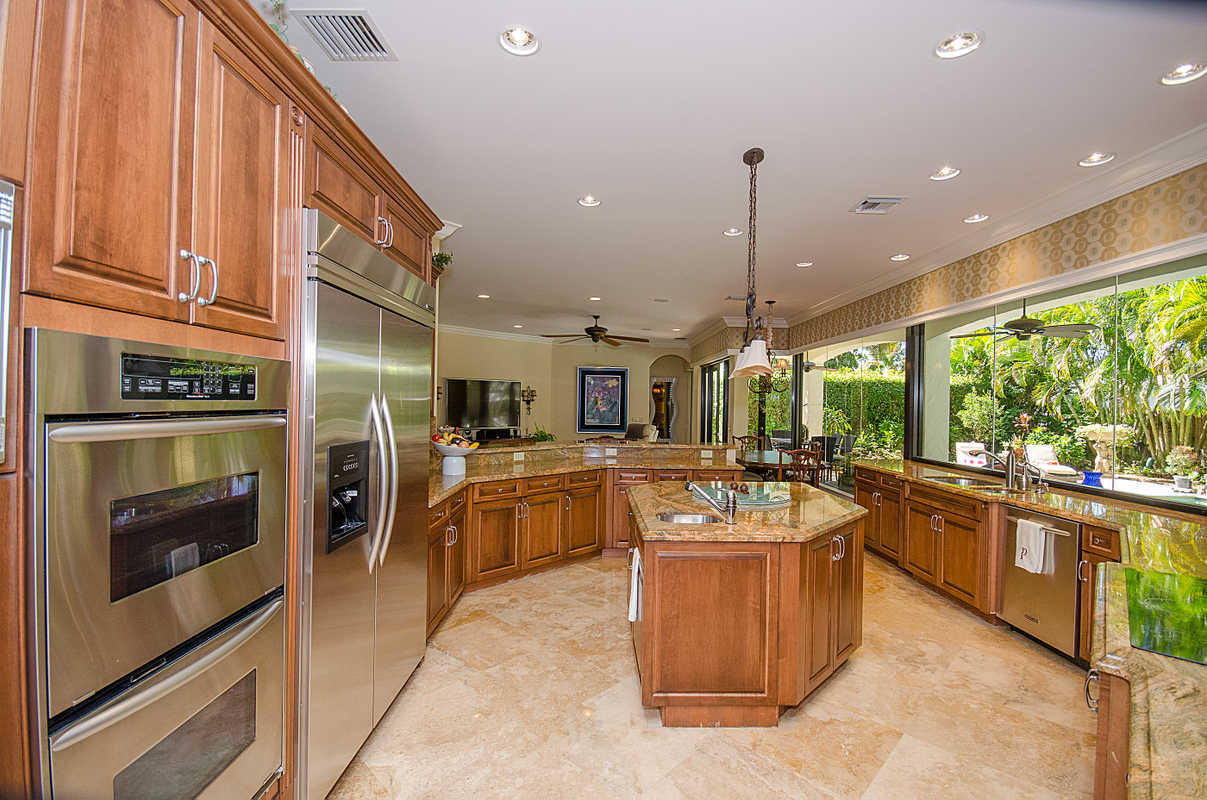 455 Northeast Olive Way Boca Raton, FL 33432 - Photo 8 of 35 Kitchen