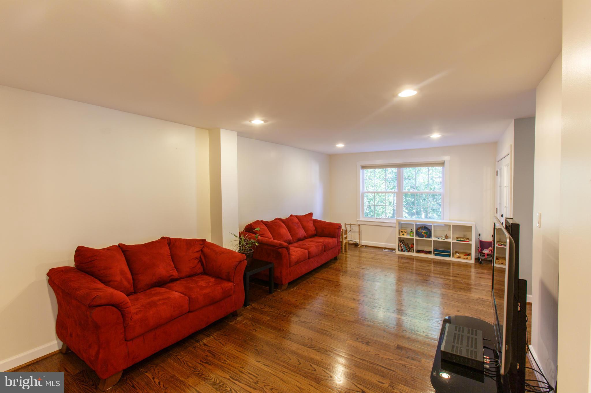 2985 Valley View Road Annapolis, MD 21401 - Photo 9 of 23 Family Room