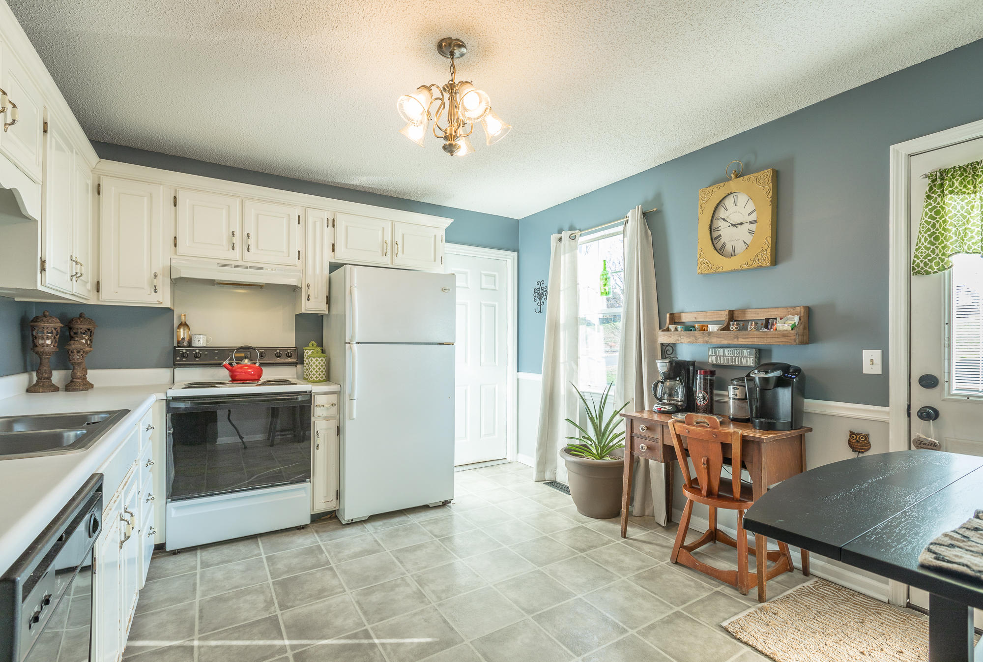 453 Patty Road Ringgold, GA 30736 - Photo 8 of 29 Kitchen