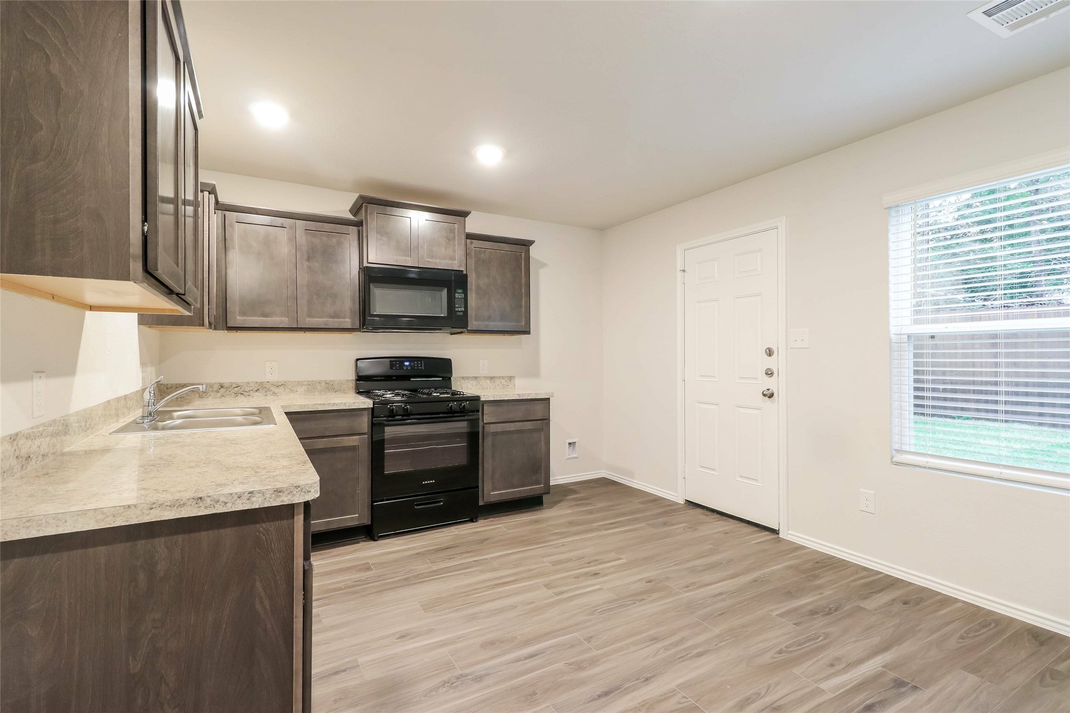 2437 Carp Drive Conroe, TX 77384 - Photo 6 of 17 Photos may be representative of the floor plan and not the exact home. Finishes, layout, and features of the actual property for lease may vary.