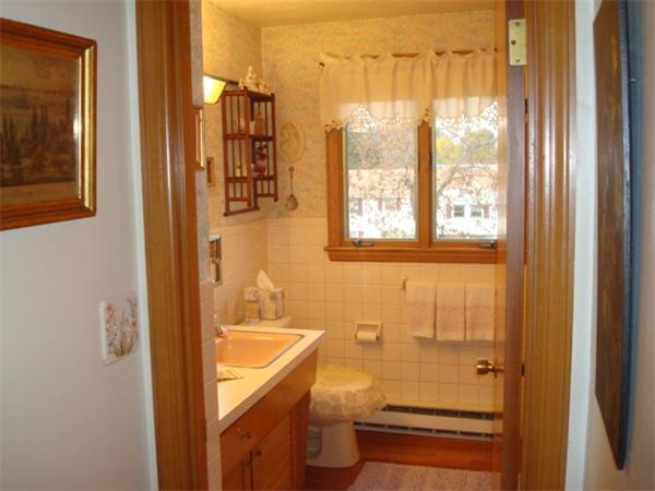 68 Windsor Road Weymouth, MA 02190 - Photo 8 of 26 Gallery Image 8