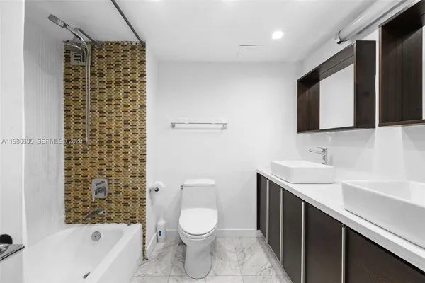 $5,300 | 11 Island Avenue, Unit 610, Miami Beach, FL 33139