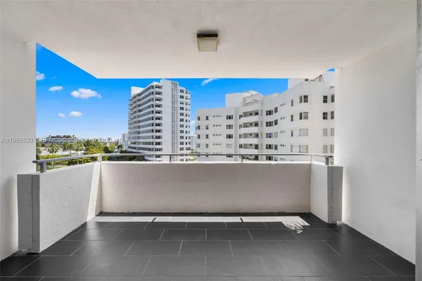 $5,300 | 11 Island Avenue, Unit 610, Miami Beach, FL 33139