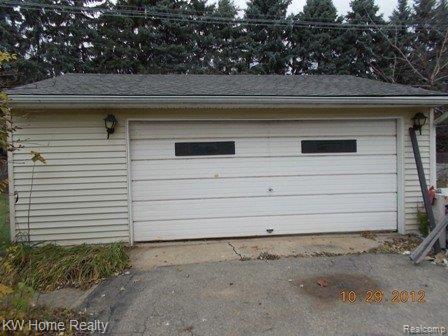 1923 Payson Road Walled Lake, MI 48390 - Photo 3 of 11 DSCN9061.JPG