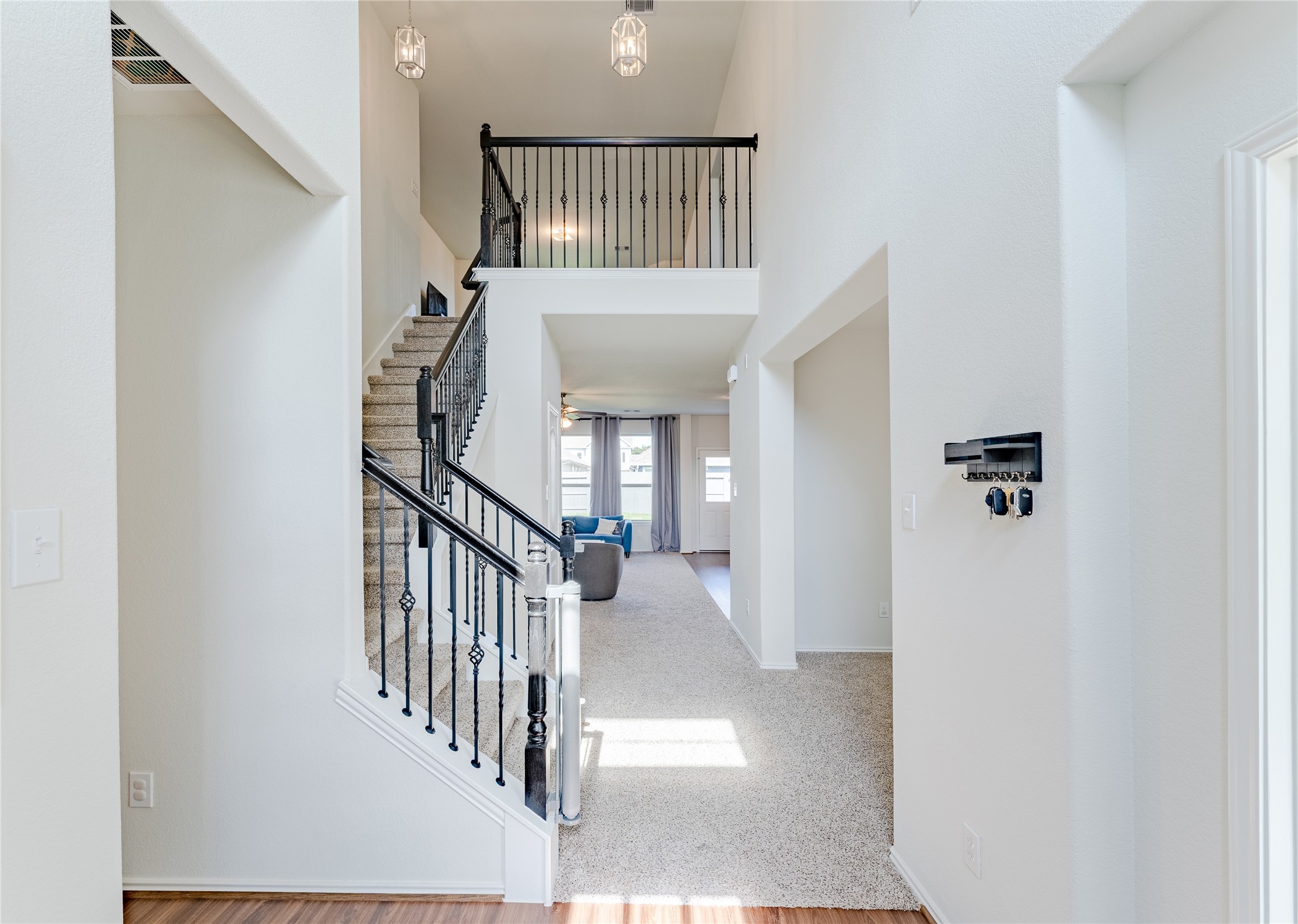 8327 Threadfin Way Fulshear, TX 77441 - Photo 4 of 40 Foyer