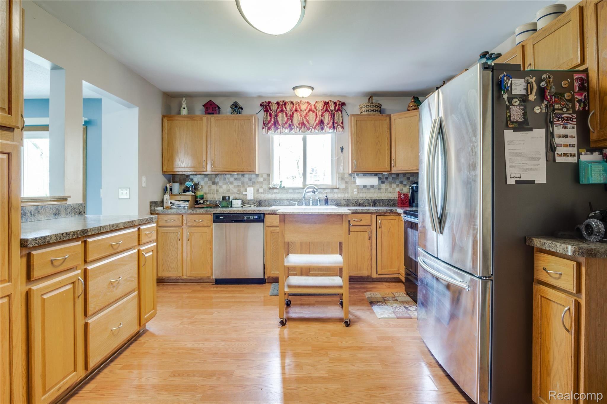 851 Oakcrest Road Howell, MI 48843 - Photo 5 of 26 Interiors (4 of 28).jpg