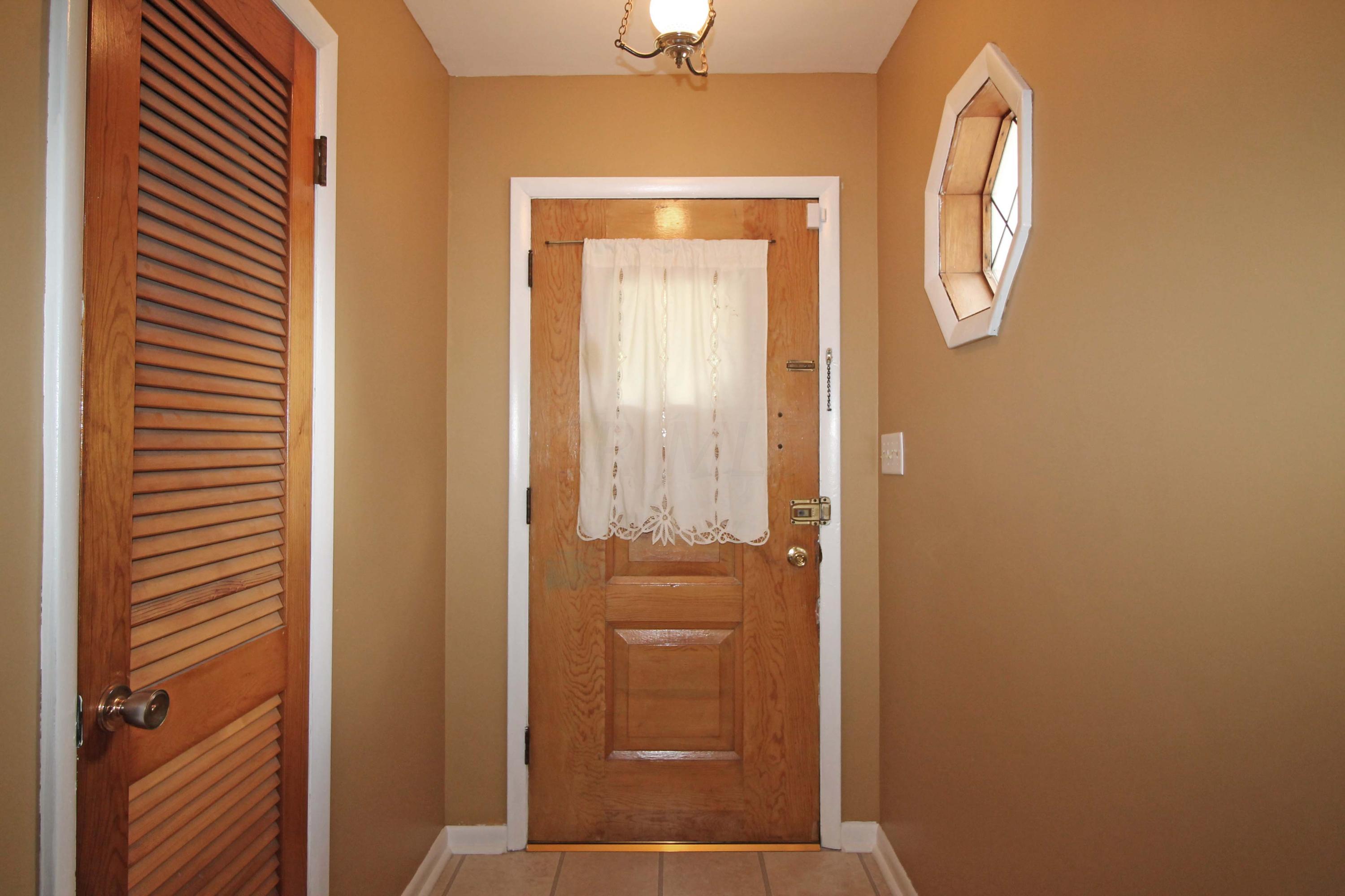 547 Country Club Road Whitehall, OH 43213 - Photo 1 of 32