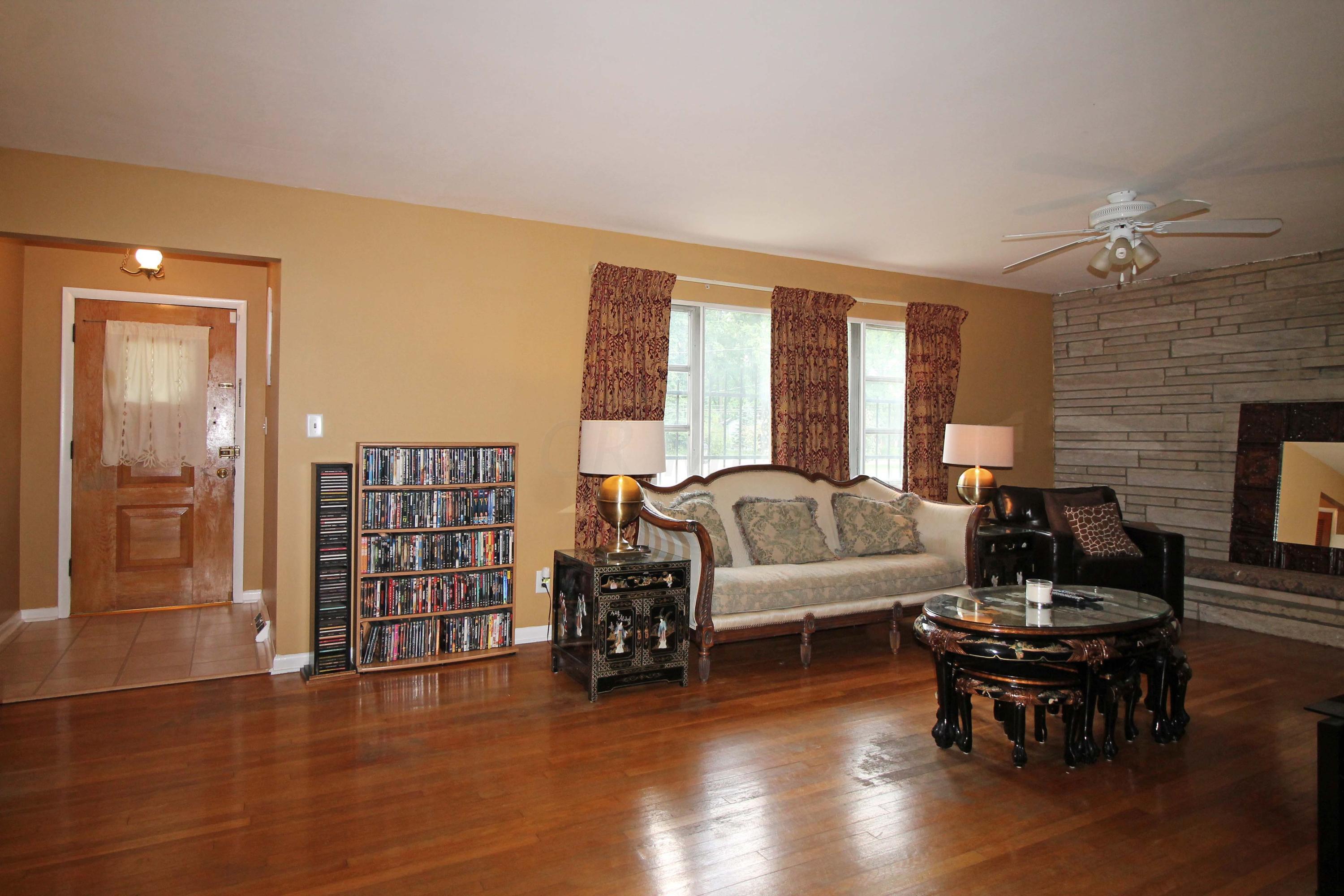 547 Country Club Road Whitehall, OH 43213 - Photo 3 of 32