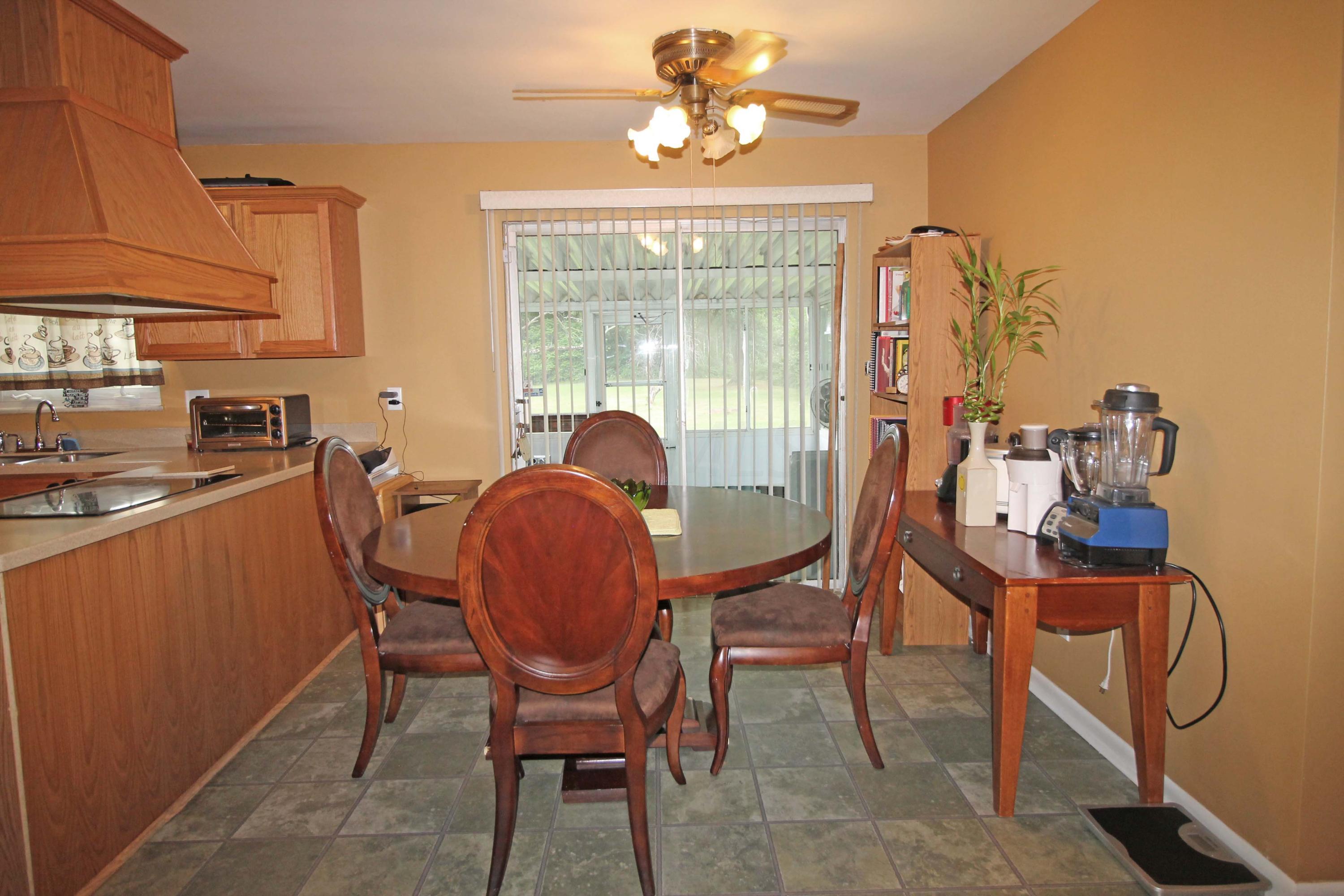 547 Country Club Road Whitehall, OH 43213 - Photo 7 of 32