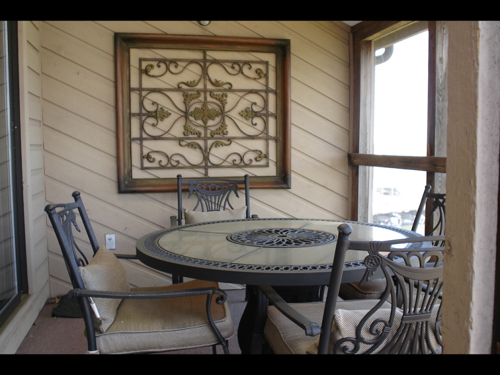 850 Gangplank Road, Unit 316 Moneta, VA 24121 - Photo 9 of 10 Screened In Porch