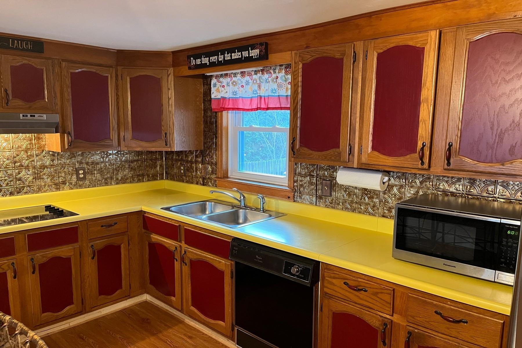 37 Taylor Hill Road Proctor, VT 05765 - Photo 23 of 42