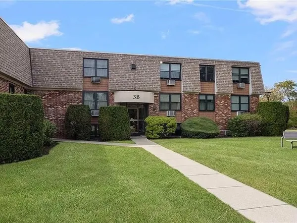 $2,900 | 510 Child Street, Unit 303B, Warren, RI 02885