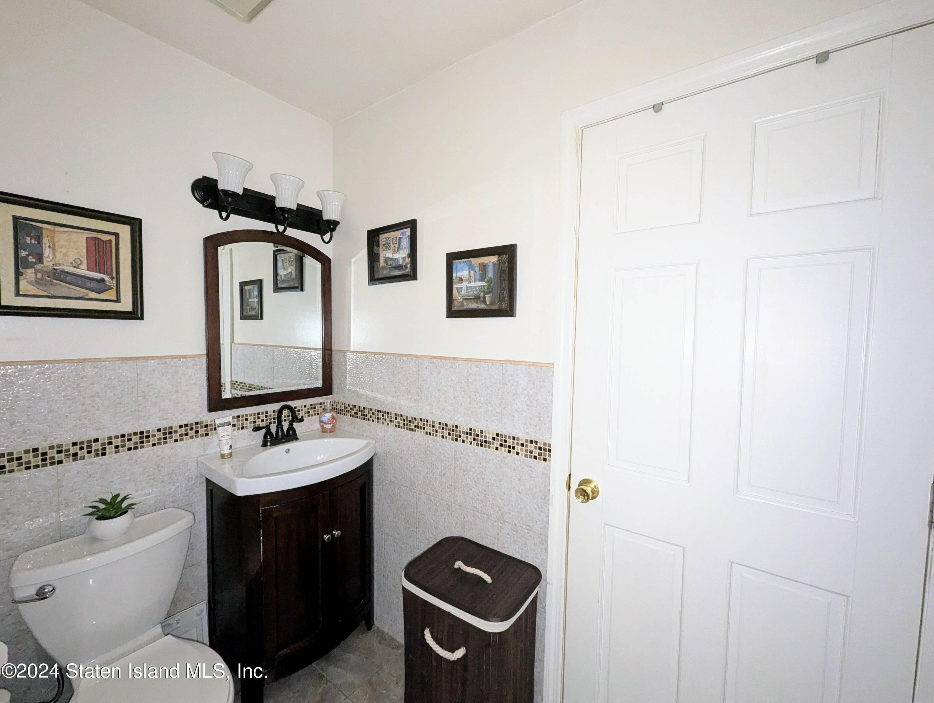 149 Robin Road Staten Island, NY 10305 - Photo 11 of 17 20240618-PXL_20240618_192842896.RAW-01.C