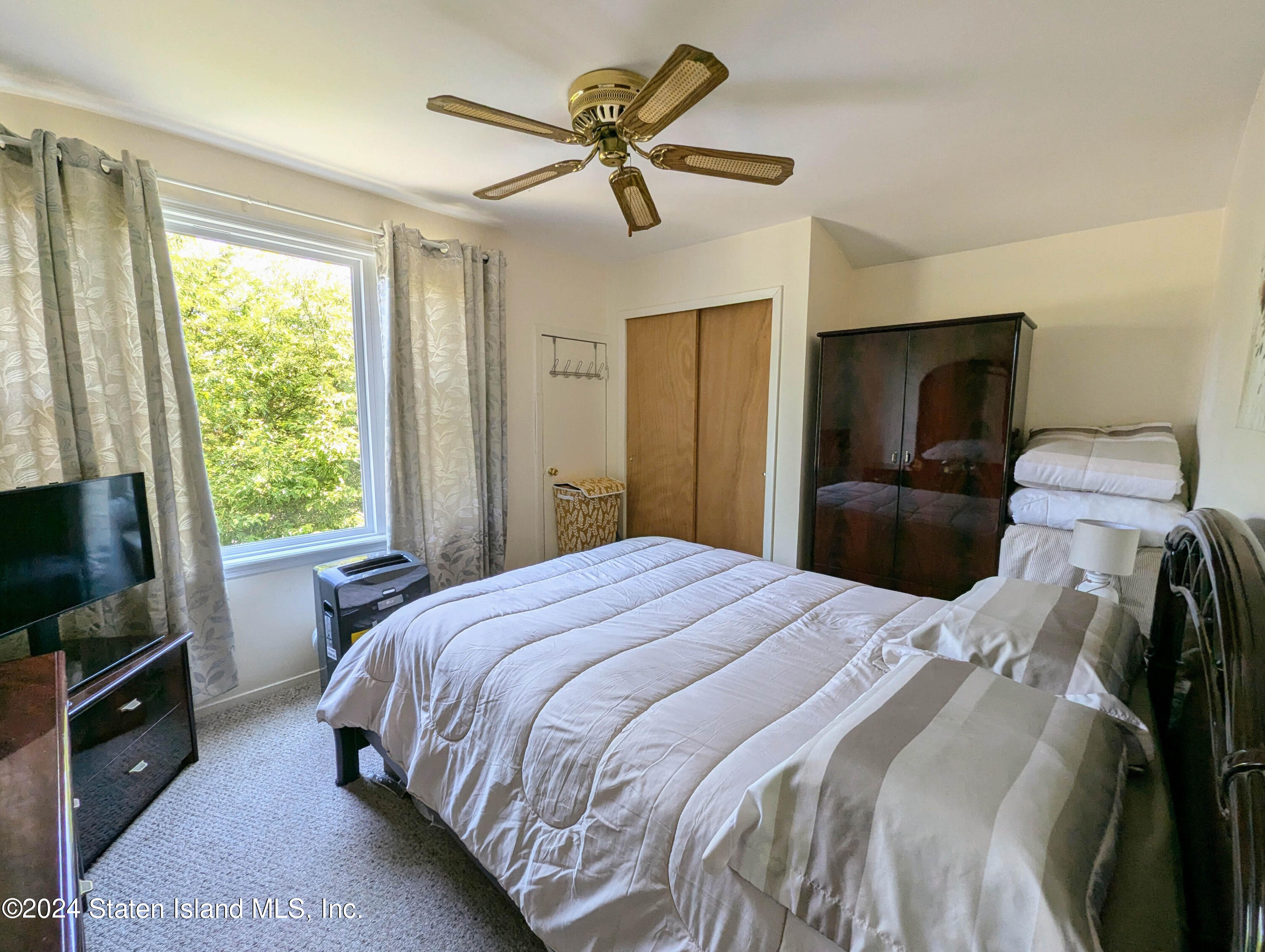 149 Robin Road Staten Island, NY 10305 - Photo 15 of 17 20240618-PXL_20240618_194940514.RAW-01.M