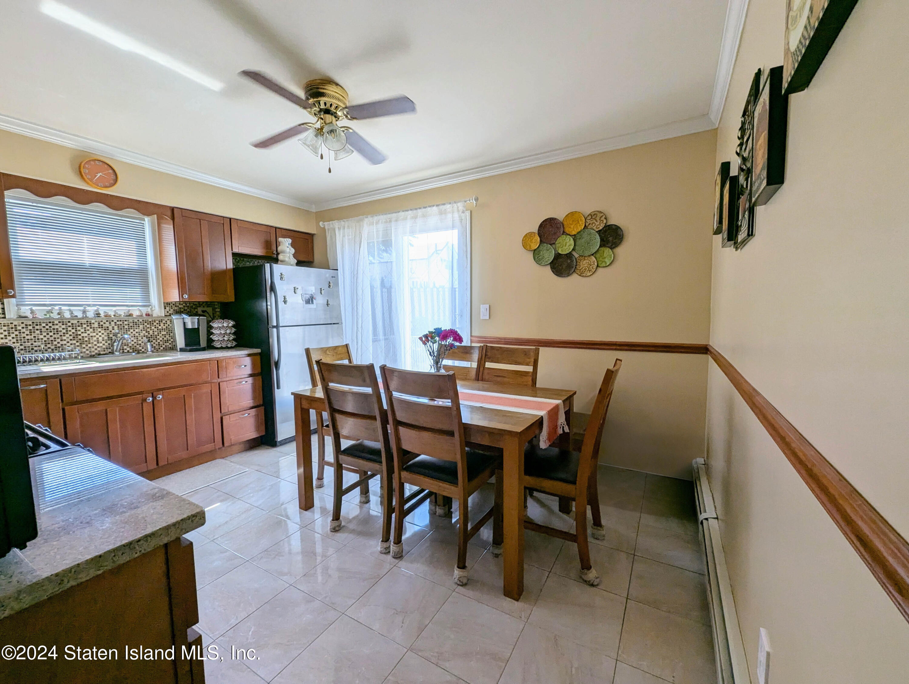 149 Robin Road Staten Island, NY 10305 - Photo 6 of 17 20240618-PXL_20240618_193636484.RAW-01.M