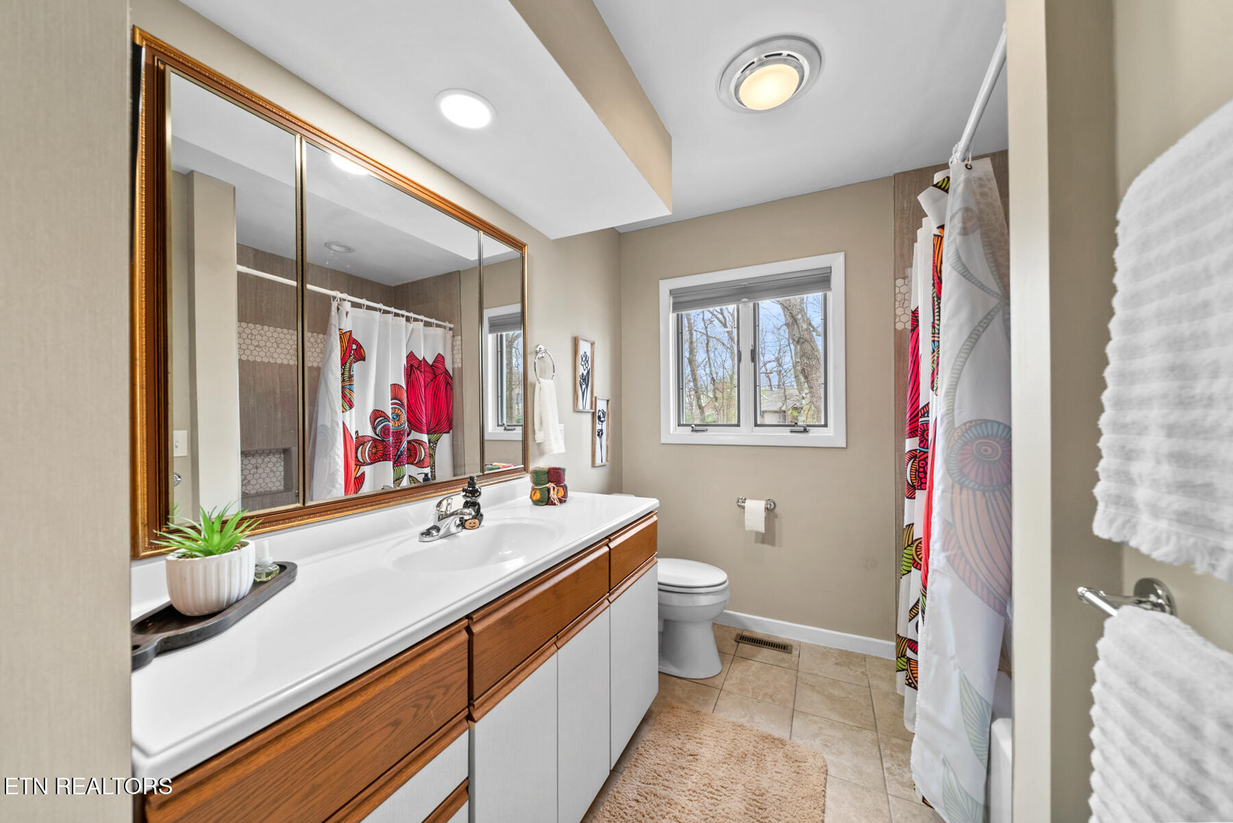 166 Baltusrol Road Crossville, TN 38558 - Photo 23 of 57 Guest Bath