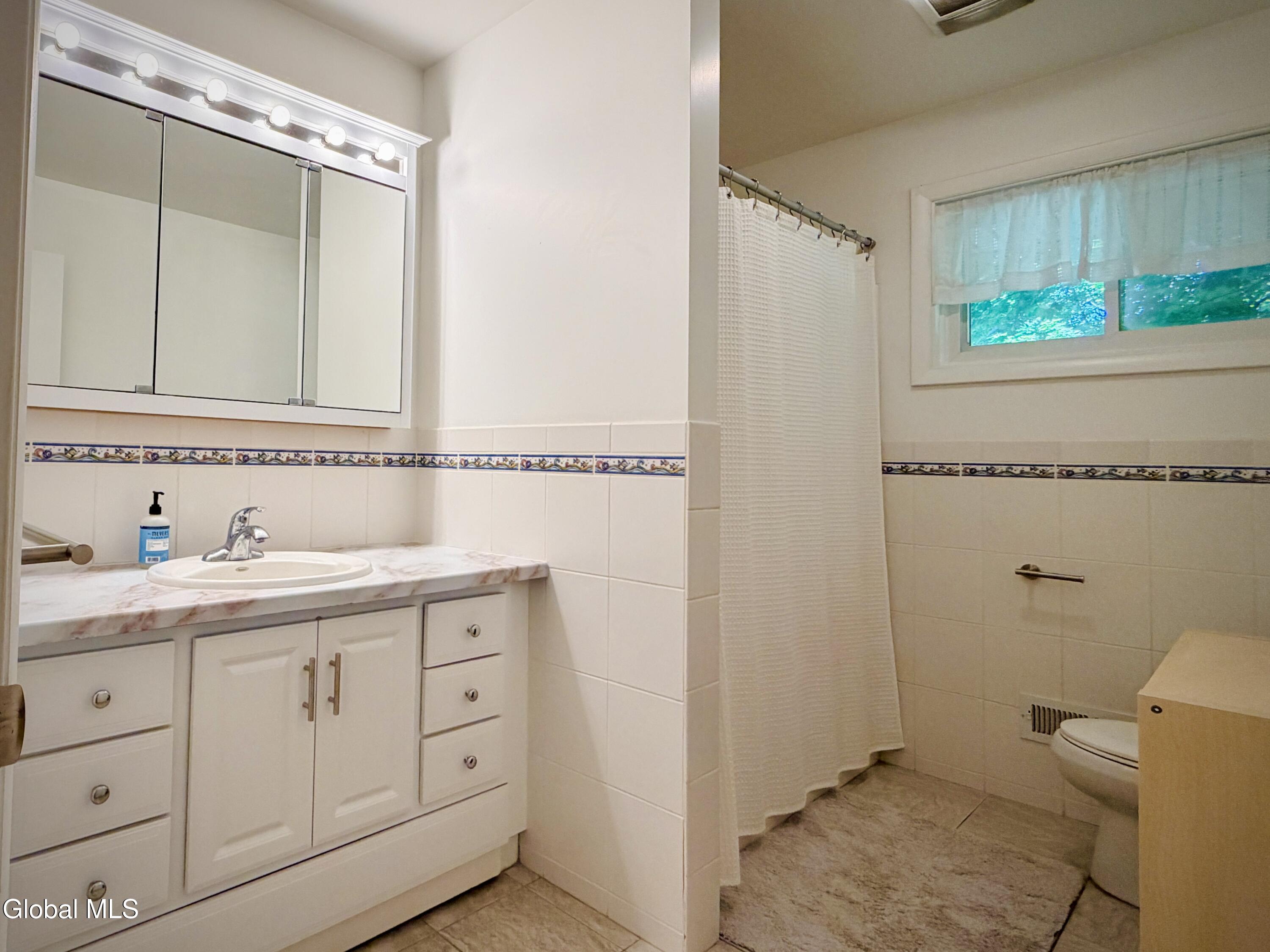 1278 Hawthorn Road Niskayuna, NY 12309 - Photo 18 of 33 16