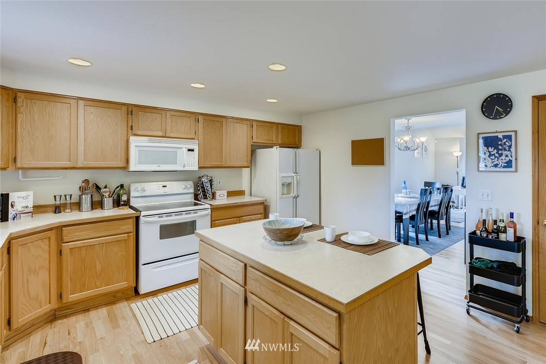 425 South 53rd Place Renton, WA 98055 - Photo 9 of 28 Gallery Image 9