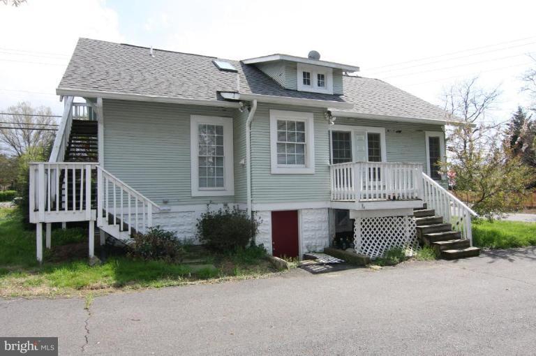 1542 Chain Bridge Road McLean, VA 22101 - Photo 21 of 22 Back of house
