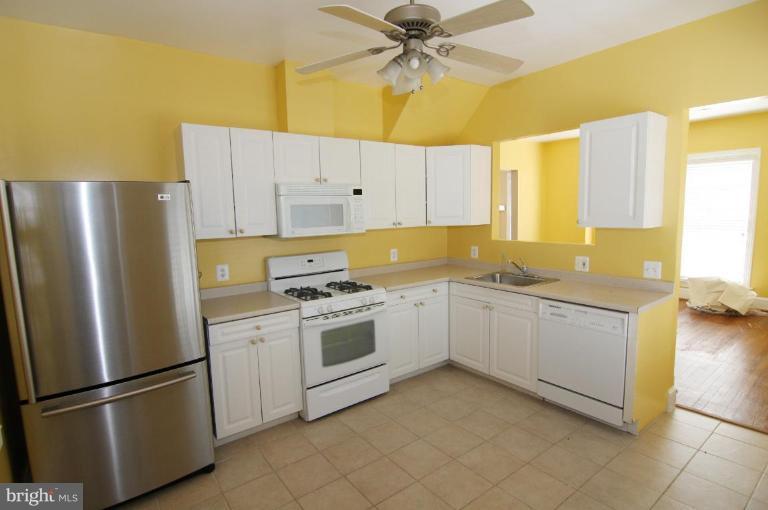 1542 Chain Bridge Road McLean, VA 22101 - Photo 5 of 22 Kitchen