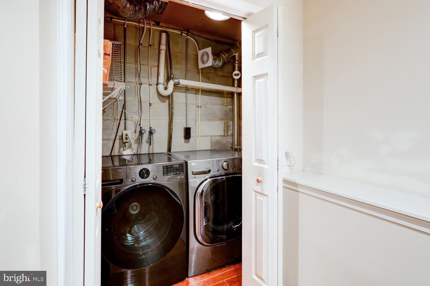 1006 Cobblestone Lane Lancaster, PA 17601 - Photo 33 of 38 a utility room with dryer and washer