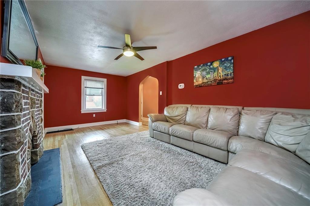 1800 Devonshire Road Coraopolis, PA 15108 - Photo 4 of 24 Gallery Image 4