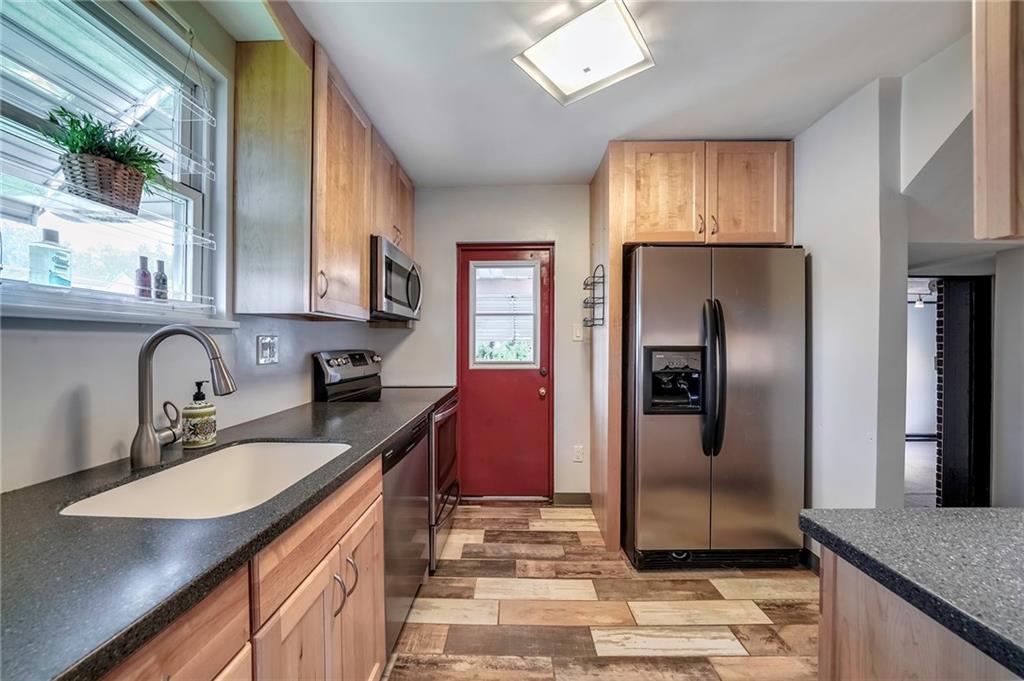 1800 Devonshire Road Coraopolis, PA 15108 - Photo 7 of 24 Gallery Image 7