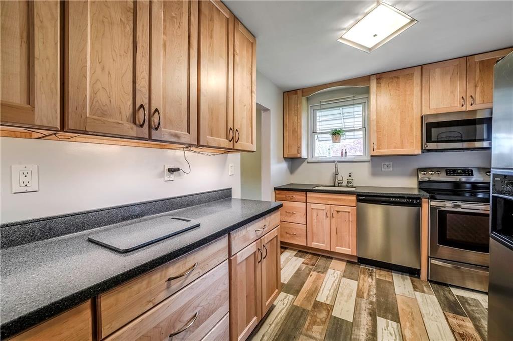 1800 Devonshire Road Coraopolis, PA 15108 - Photo 9 of 24 Gallery Image 9