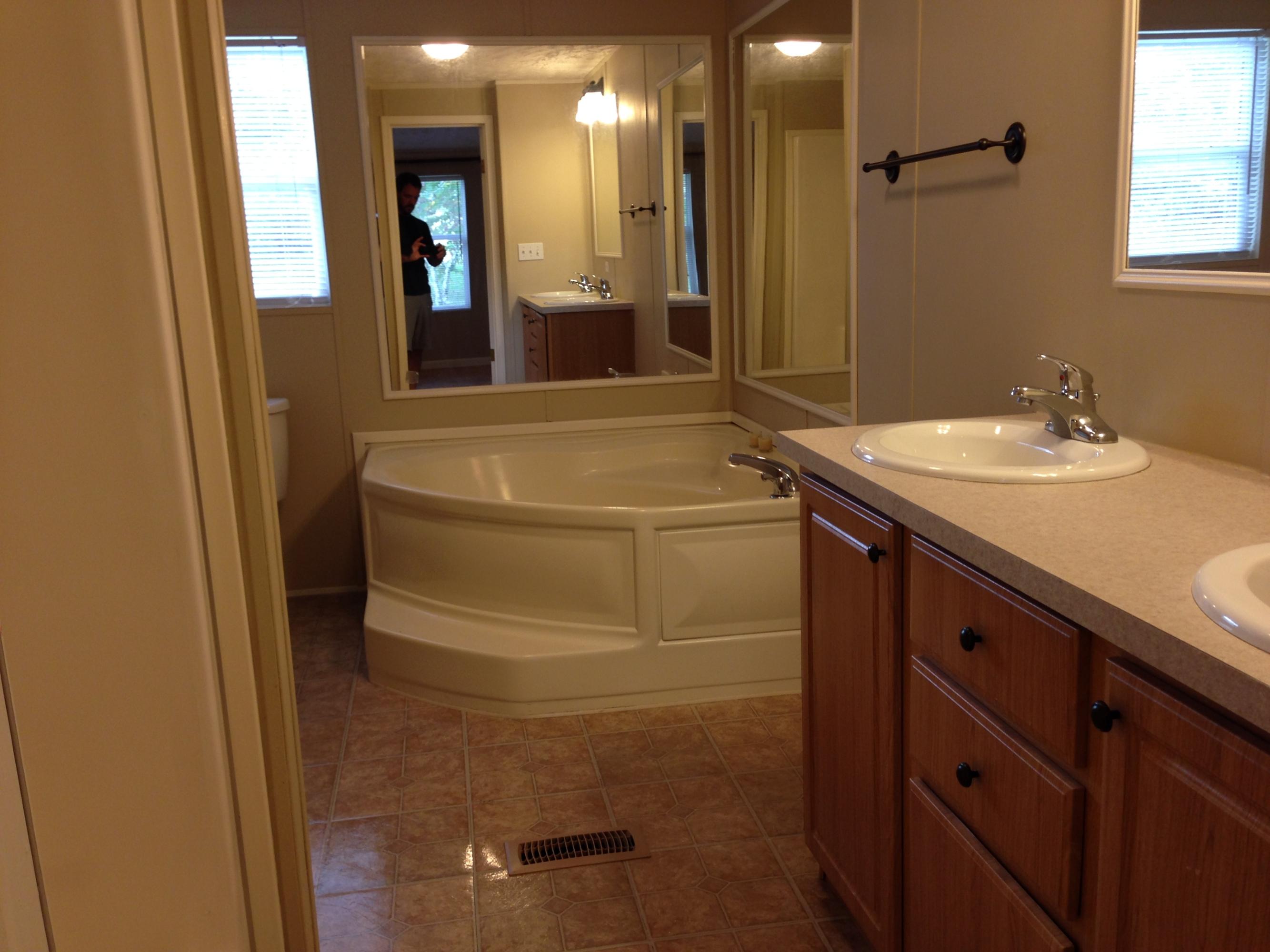 3925 Miser Station Road Louisville, TN 37777 - Photo 6 of 13 Master Bathroom