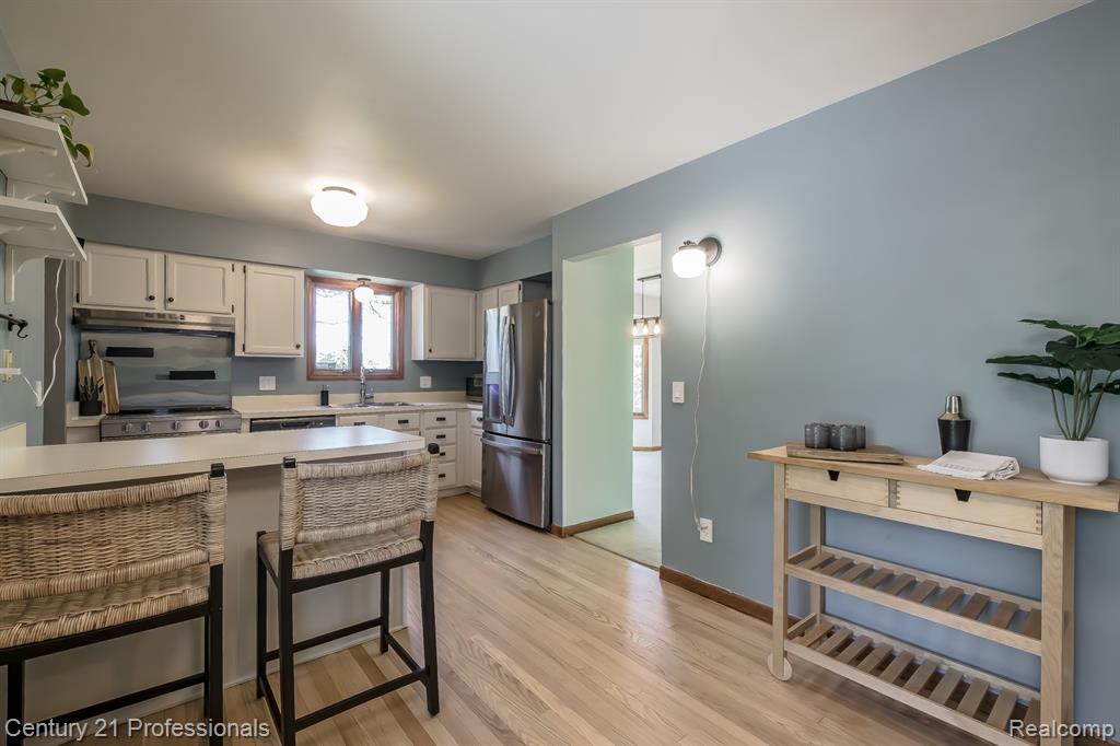943 North Hacker Road Howell, MI 48843 - Photo 4 of 46