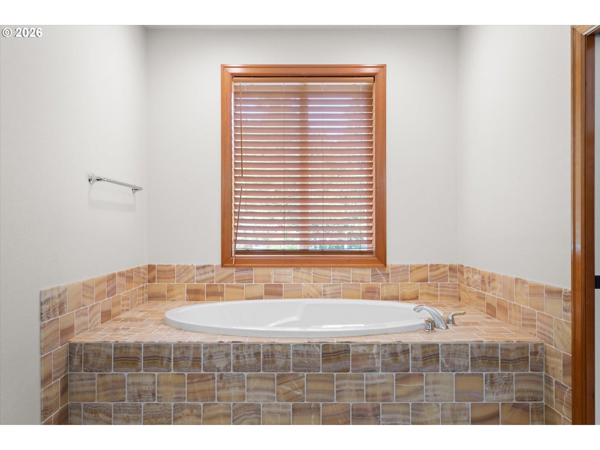 19209 South Ridge Road Oregon City, OR 97045 - Photo 25 of 45 Bathroom, Attached