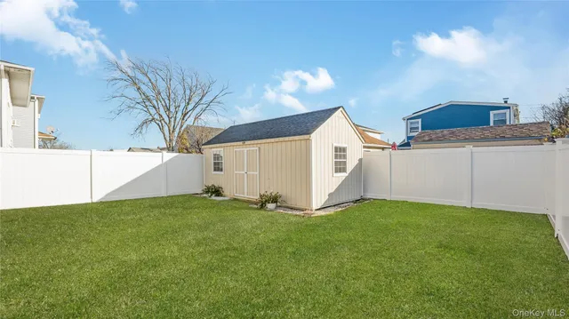 a view of backyard with a house
