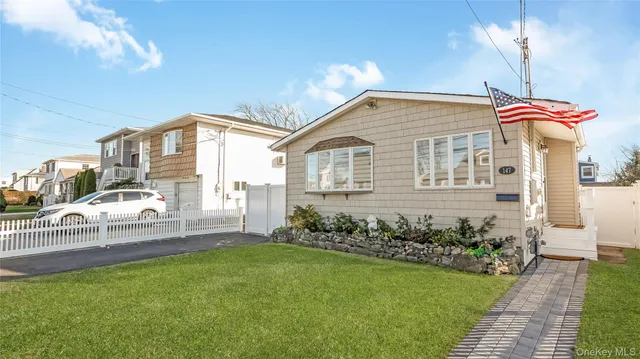 $550,000 | 147 West Hampton Road, Lindenhurst, NY 11757