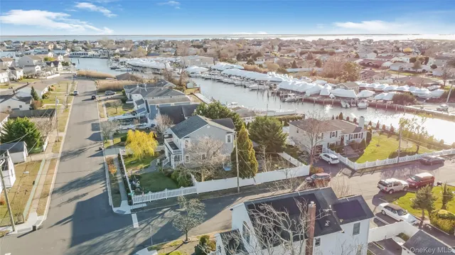 $550,000 | 147 West Hampton Road, Lindenhurst, NY 11757