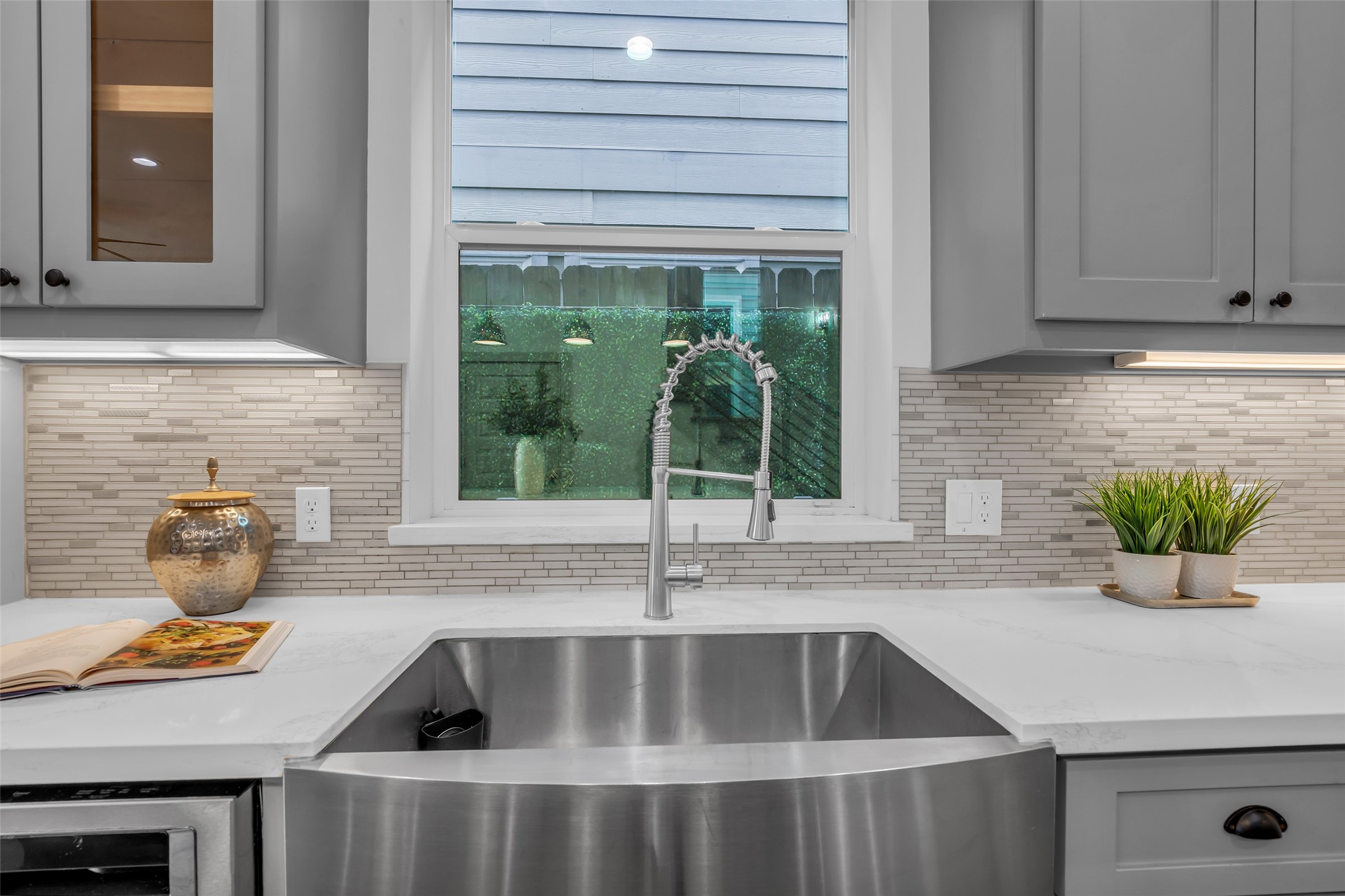 1207 East 28th Street Houston, TX 77009 - Photo 11 of 38 a kitchen with a sink and a window