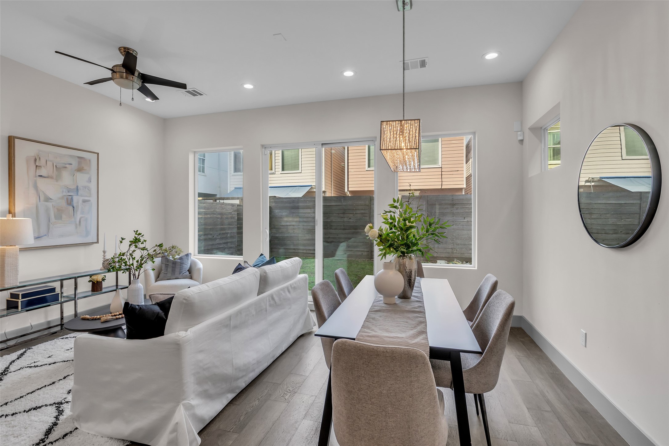 1207 East 28th Street Houston, TX 77009 - Photo 16 of 38 a living room with furniture